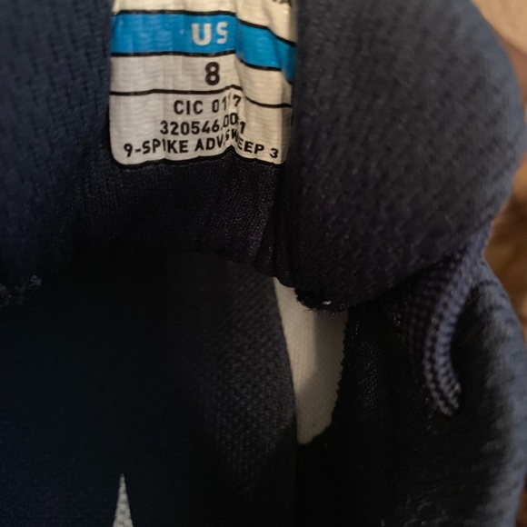 WHITE AND NAVY MIZUNO CLEATS(Never worn) (WOMENS) - Picture 5 of 6